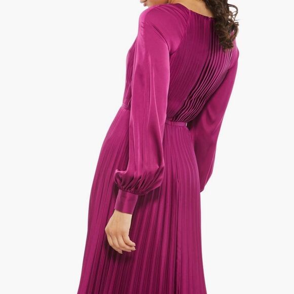 Mac Duggal IEENA Pleated Long Sleeve Satin Gown, Purple, NWT, Size 8 - Picture 2 of 13